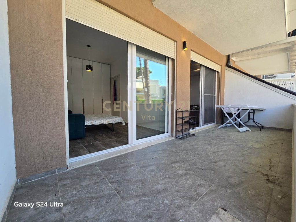 Shitet Apartament 1+1 me Oborr në Gjirin e Lalzit , Durres ! 150,000 €