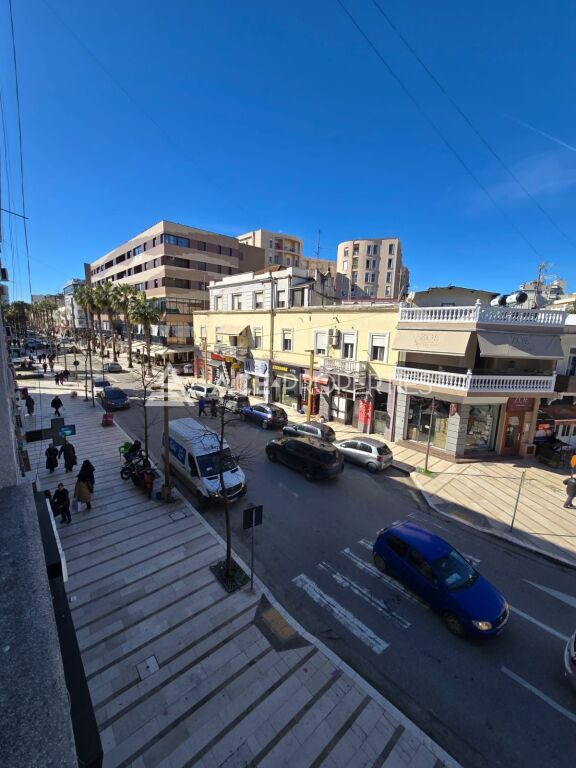 Shitet 2+1 Tek Bulevardi Kryesor