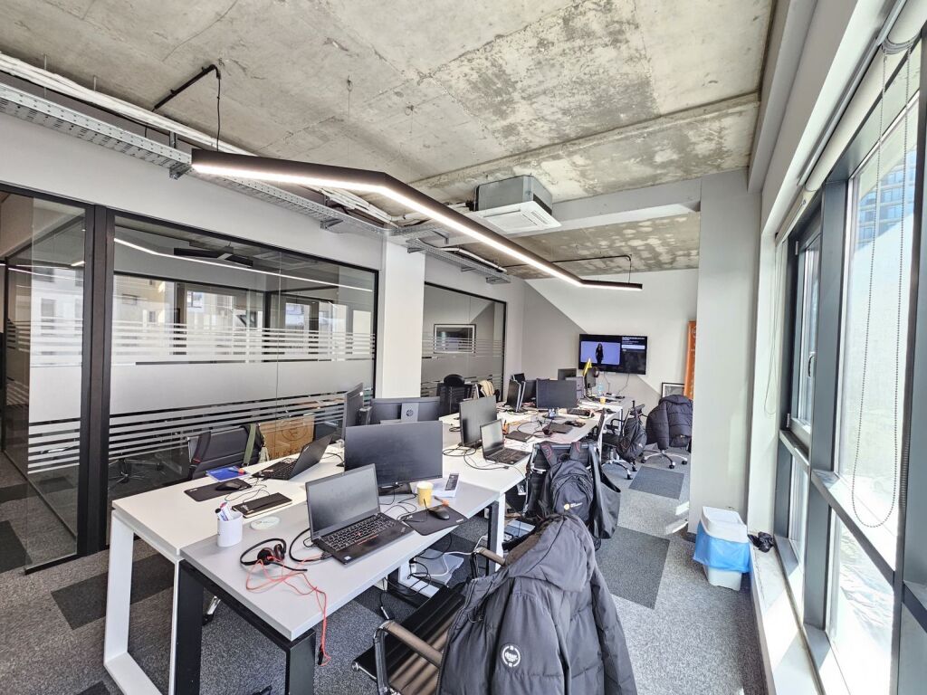 Zyre me qira , Rruga e Kosovareve