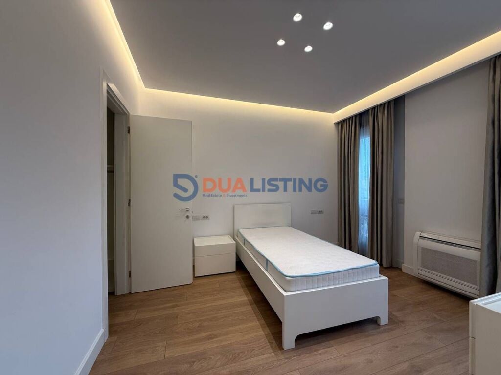 We offer for rent modern duplex 3+1+3 Barricade Street!