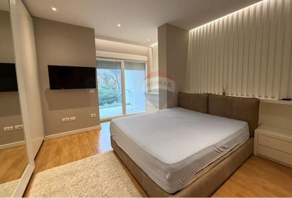 Villa for Sale Attached with Yard Kodra e Diellit 1  (530491011-185)