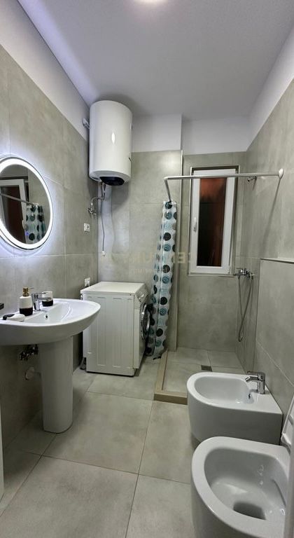 5 Maj apartament me qera 1+1