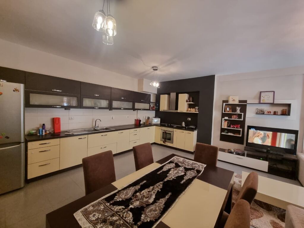 Vendesi in vendita 2+1, a Yzbrisht