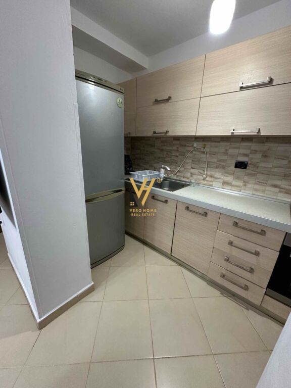 JEPET APARTAMENT 2+1+BLK ME QERA NE XHAMLLIK 50.000 LEKE