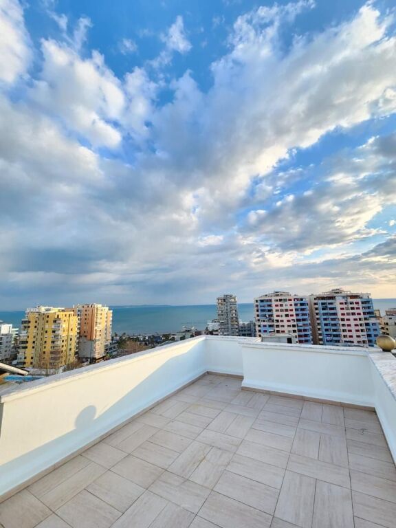 JEPET ME QERA TRIPLEX + 2 GARAZHE, VILA E ZOGUT, DURRES.