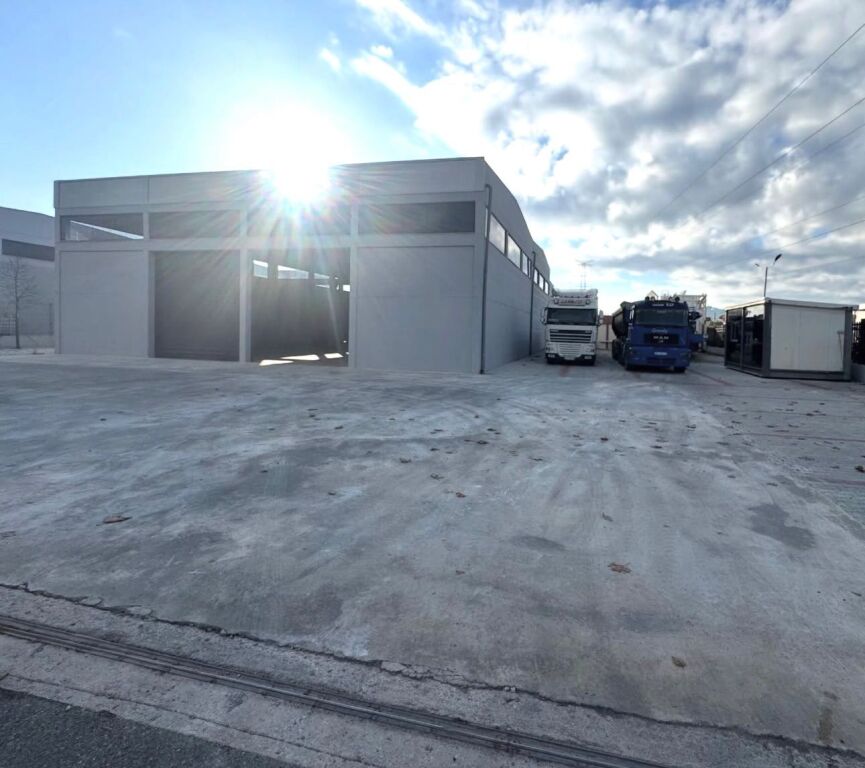 KAPANON ME QERA 2200 M2 AUTOSTRADA THUMANE-KASHAR 3.200 EURO