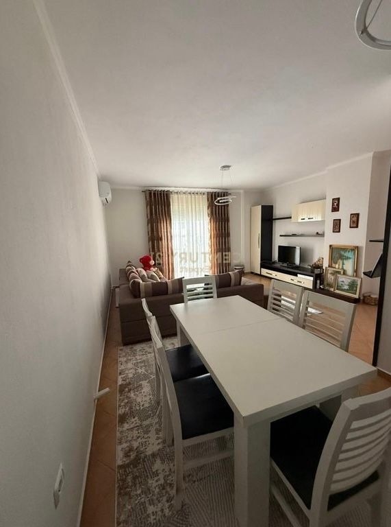 Jepet apartament me qera 2+1 +2Astir