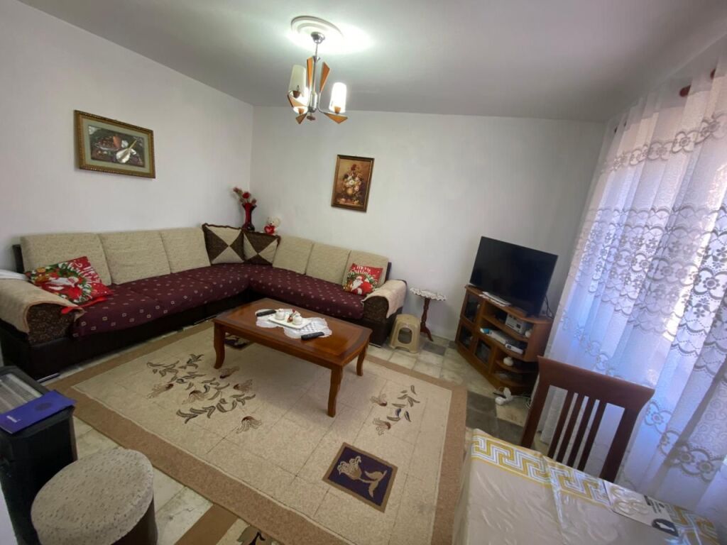JEPET ME QIRA APARTAMENT 3+1 NE KRUJE 250 EURO