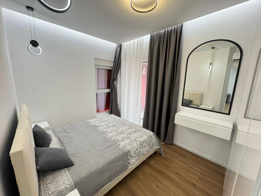 🏘️Jepen dy apartamente  me qera  2+1 + Parkim 📍 Adresa: Ali Demi, Kompleksi Kadiu💰 Çmimi: 60,000 lek / muaj 💰 Çmimi: 55,000 lek / muaj PA PARKIM