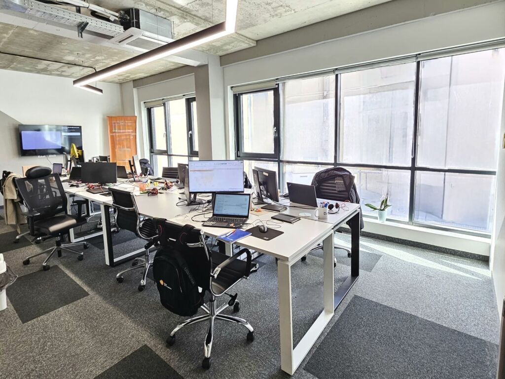 Zyre me qira , Rruga e Kosovareve