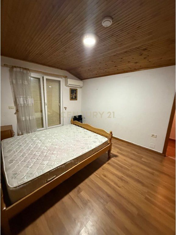 Vile me qira prane Liqenit te Farkes