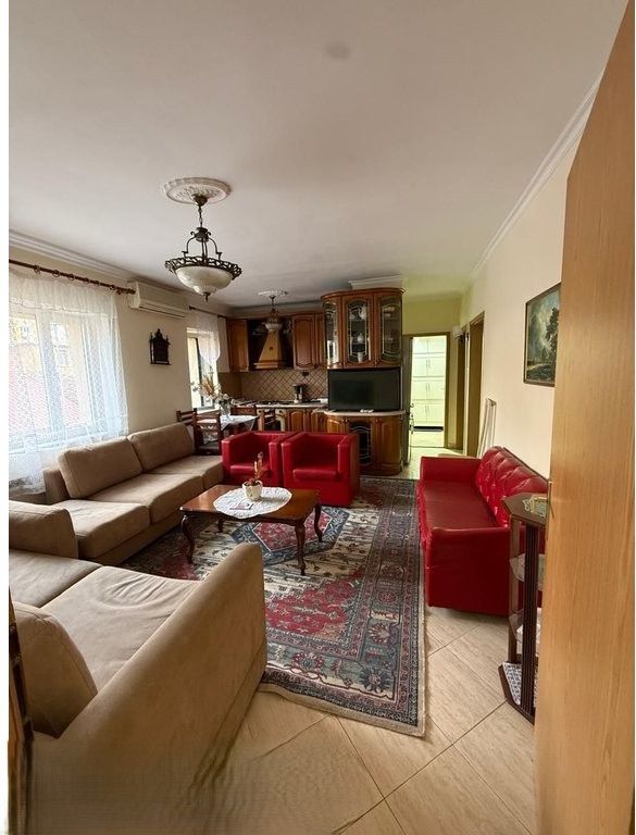 Apartament 3+1+2 Me Qira te Gjimnazi Petro Nini Luarasi 700 € /Muaj