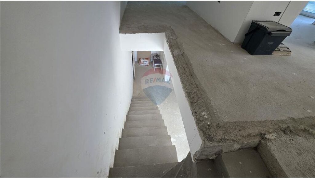 🏡 DUPLEX IN VENDITA – vicino alla Chiesa Ortodossa, Vlora