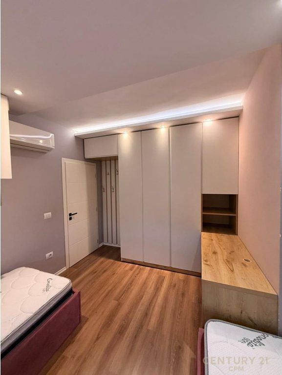 APARTAMENT 2+1+2 ME QERA TEK SHESHI WILLSON