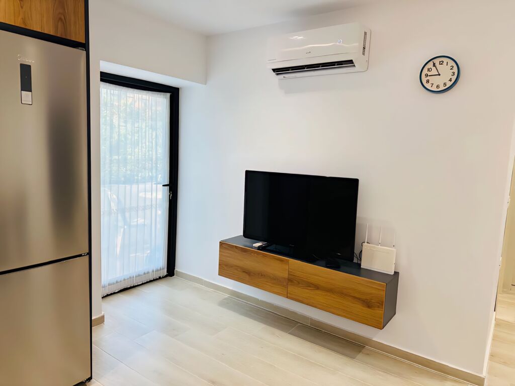 Apartament me qera 1+1