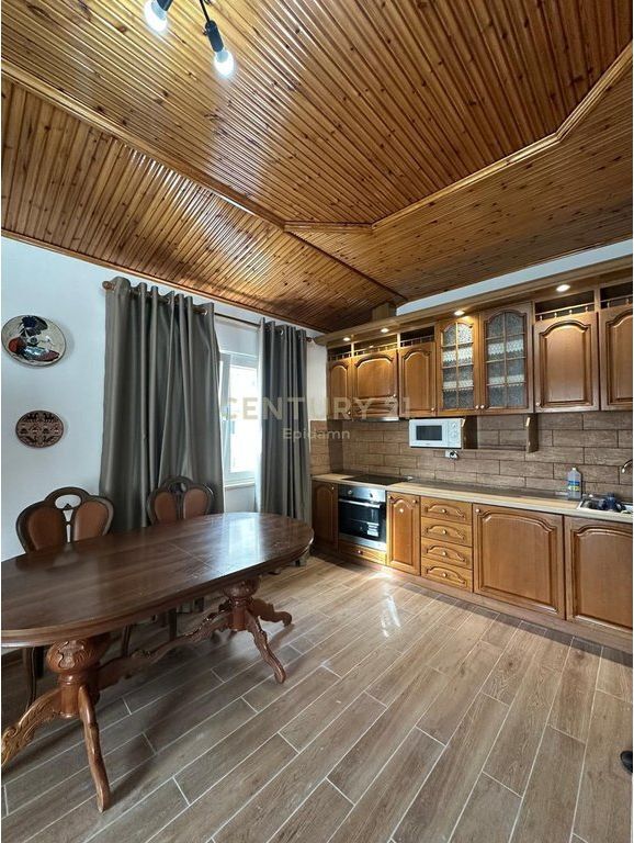 JEPET ME QIRA PAPAFINGO NE QENDER TE DURRESIT!