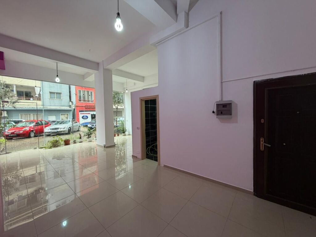 Ambient biznesi per  qira ne Astir.