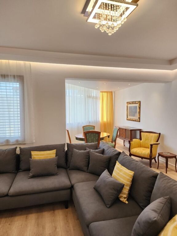 JEPET ME QERA TRIPLEX + 2 GARAZHE, VILA E ZOGUT, DURRES.