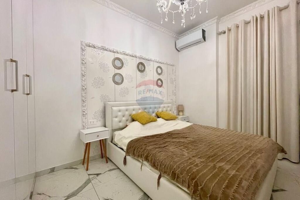 Apartament per qira, 1+1 i mobiluar te Square 21