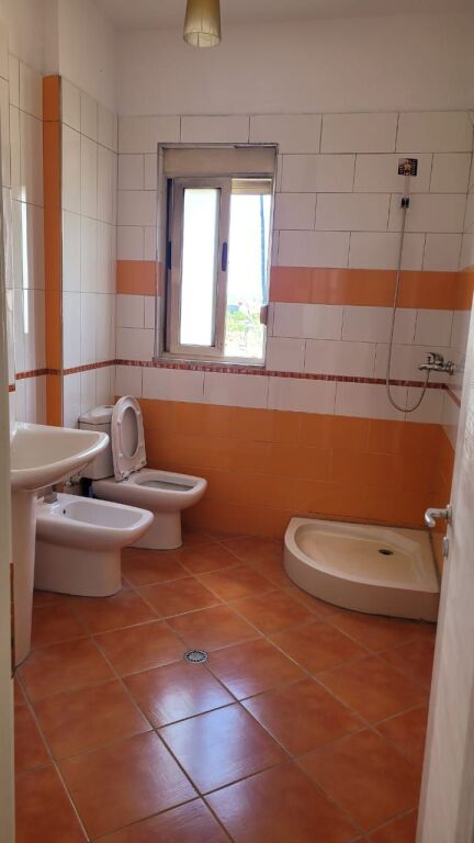 APARTAMENT ME QERA 3+1+3 200M2