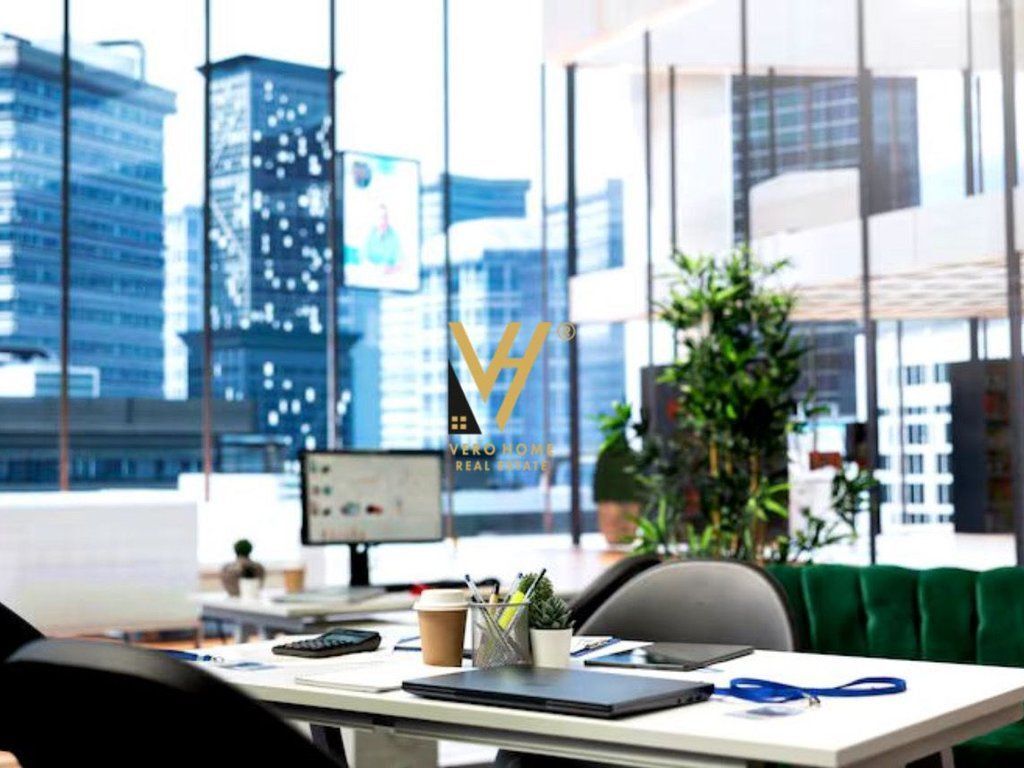 JEPET ZYRE 1.600 M2 ME QERA TE 15 KATESHI, QENDER 30.000 EURO