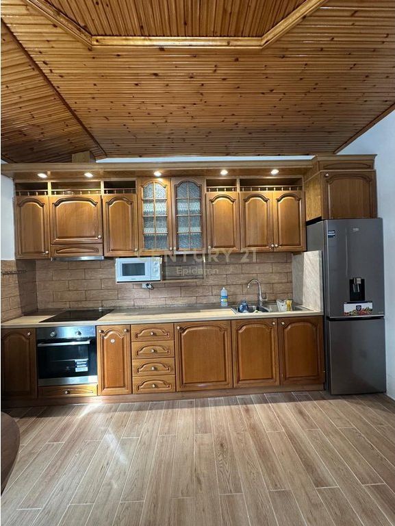 JEPET ME QIRA PAPAFINGO NE QENDER TE DURRESIT!