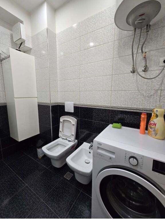 1+1,i mobiluar te ish restorant durresi,650 euro me parkim