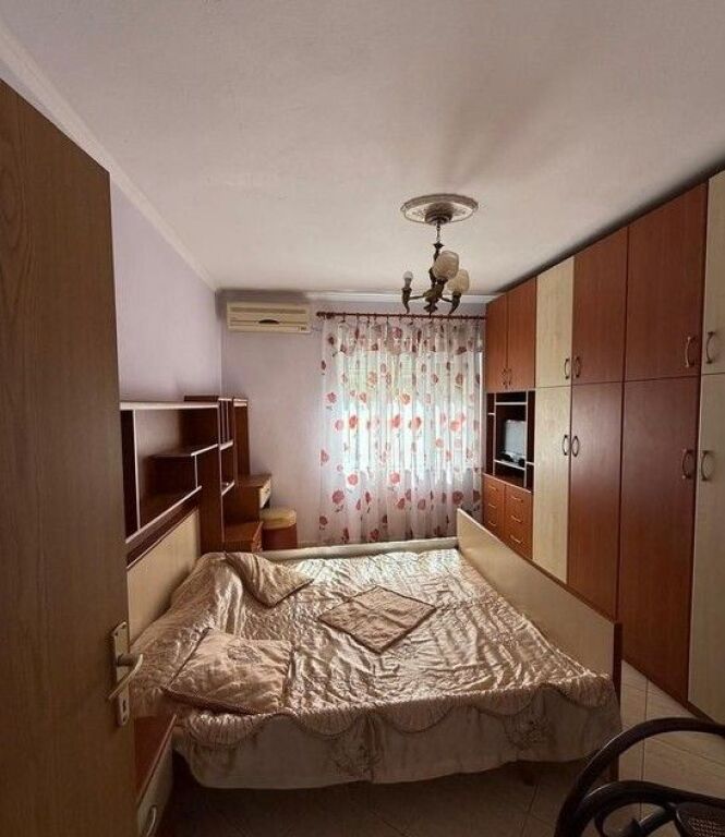 Apartament 3+1+2 Me Qira te Gjimnazi Petro Nini Luarasi, Tirana e Re