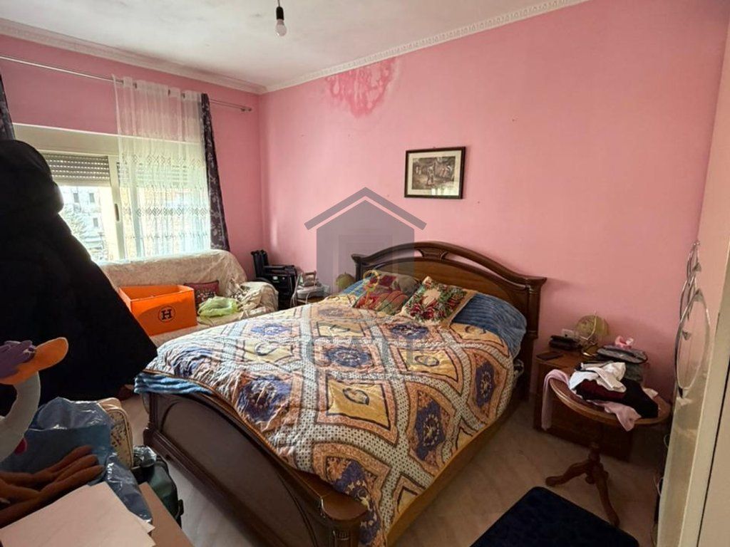 Shitet Apartament 2+1 në Qendër të Durrësit – Pranë Stacionit të Trenit