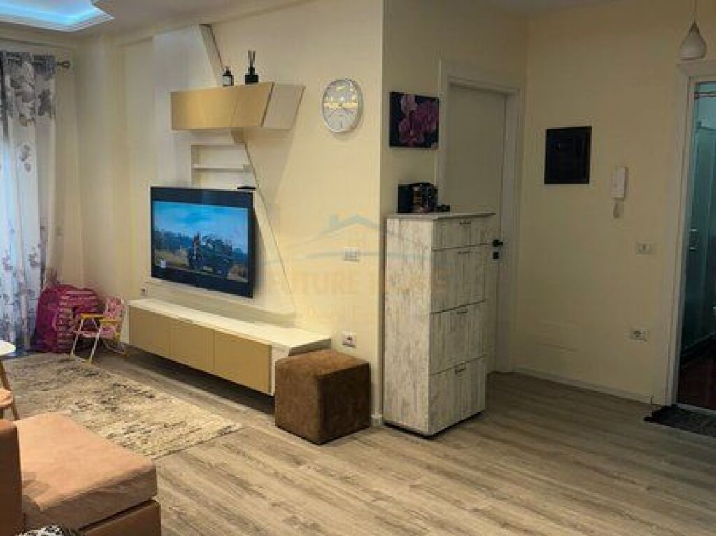 In vendita, Appartamento 1+1, Komuna e Parisit, Tirana.