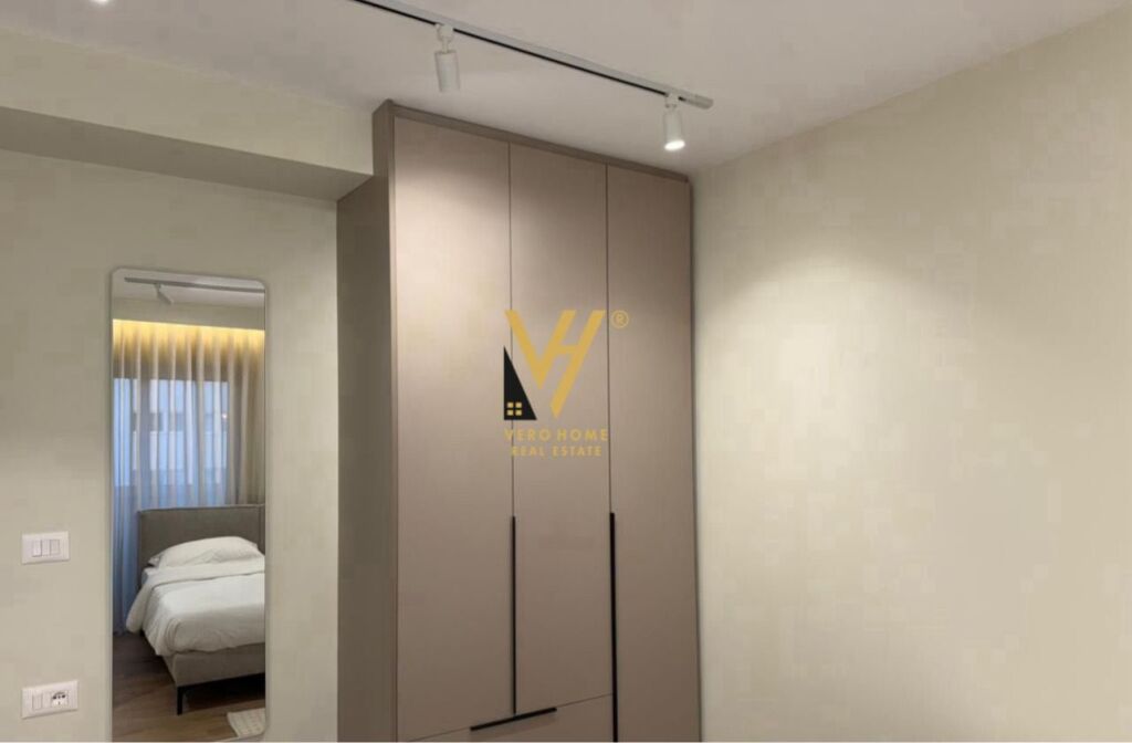 VENDESI 2 MONOLOCALI AL 21 DICEMBRE 200.000 EURO