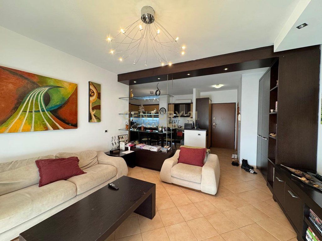 Apartament 2+1+2 per shitje tek Komuna e Parisit