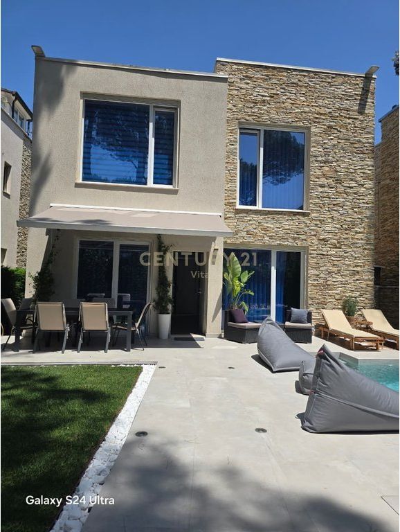 Shitet Vilë Luksoze me Pishinë në Kompleksin "Lura 3", Gjiri i Lalzit !