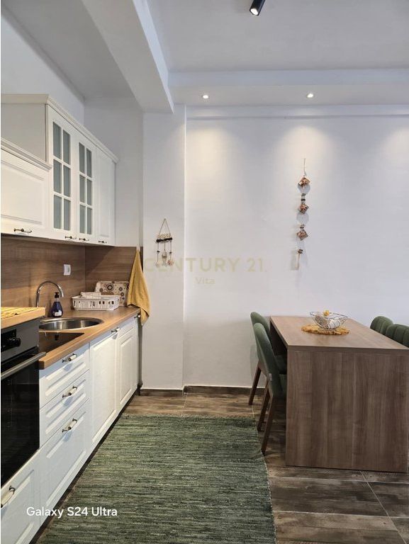 Shitet Apartament 1+1 me Oborr në Gjirin e Lalzit , Durres ! 150,000 €