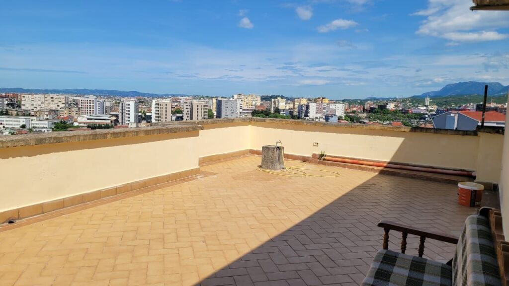 APARTAMENT ME QERA 3+1+3 200M2