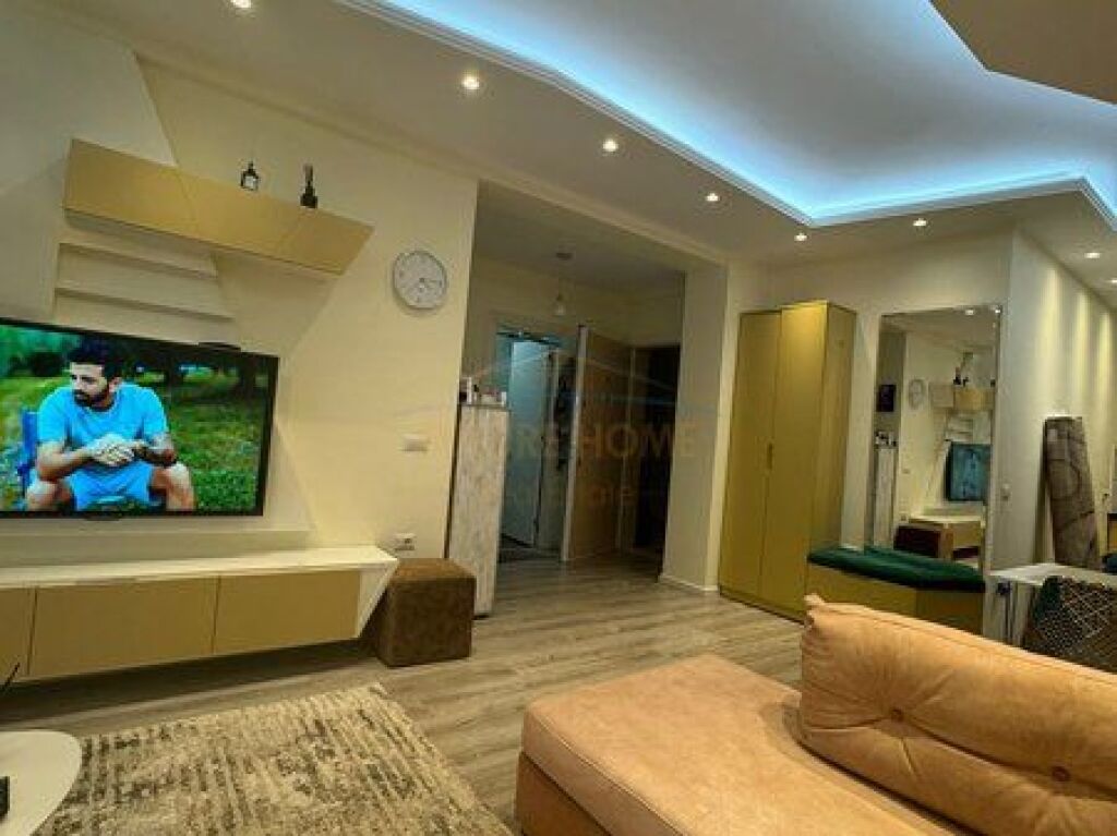 In vendita, Appartamento 1+1, Komuna e Parisit, Tirana.