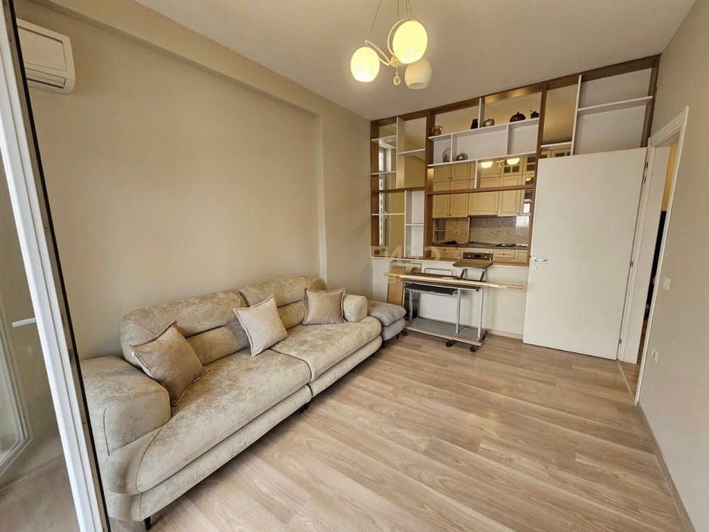 Apartent me qera pran gjimnazit Partizani 1+1