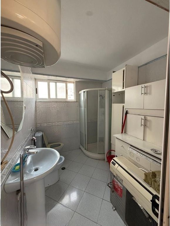 Apartament 3+1+2 Me Qira te Gjimnazi Petro Nini Luarasi 700 € /Muaj