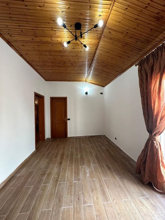 JEPET ME QIRA PAPAFINGO NE QENDER TE DURRESIT! 400 € /Muaj