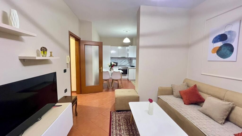 Me Qera : 2+1 📍Sheshi Wilson (Petro Nini) - 800€ - S.75m² - Kt.7|| Pallati Buze Rruge Kryesore⚡