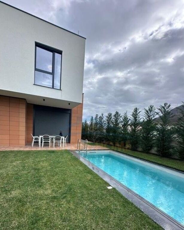 Qera, Vile me pishine, Rezidenca Olive Grove