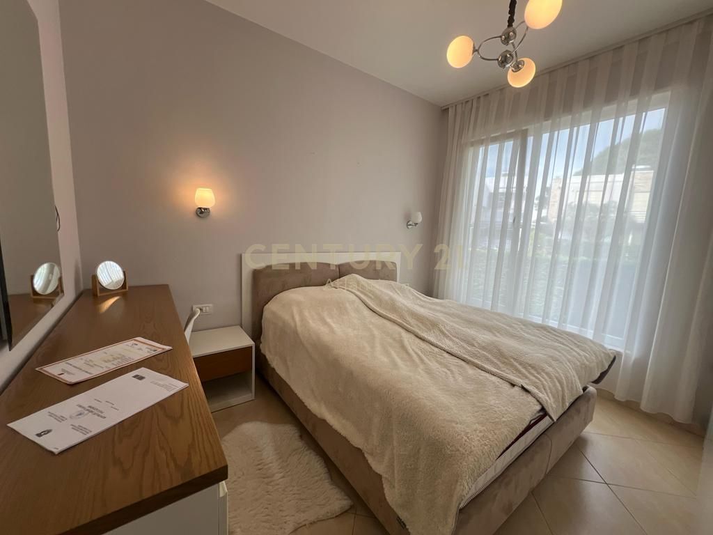 Shitet, Apartament 2+1+Oborr, Lura 3, Gjiri i Lalzit!