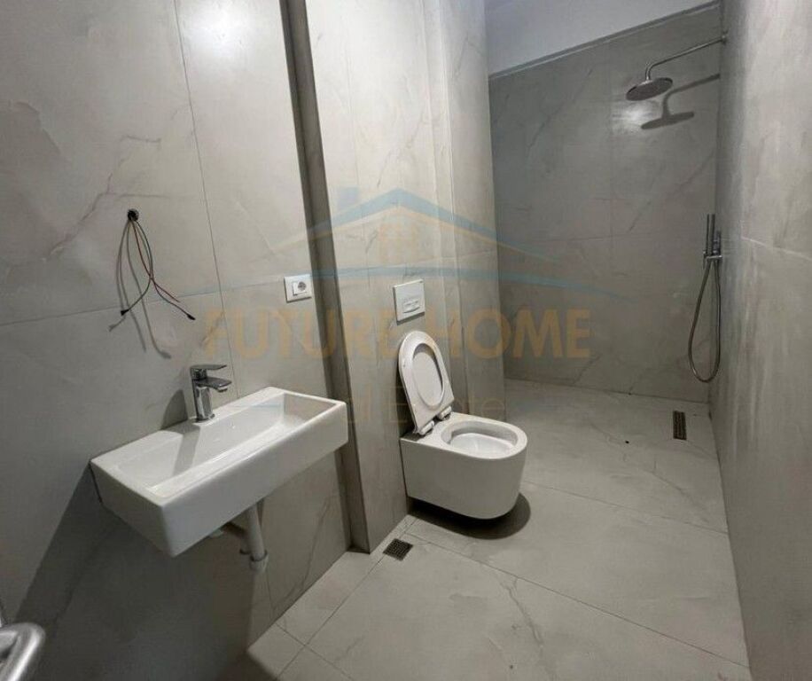 Qera, Apartament 2+1+Post Parkimi, Fresku, Tirane.