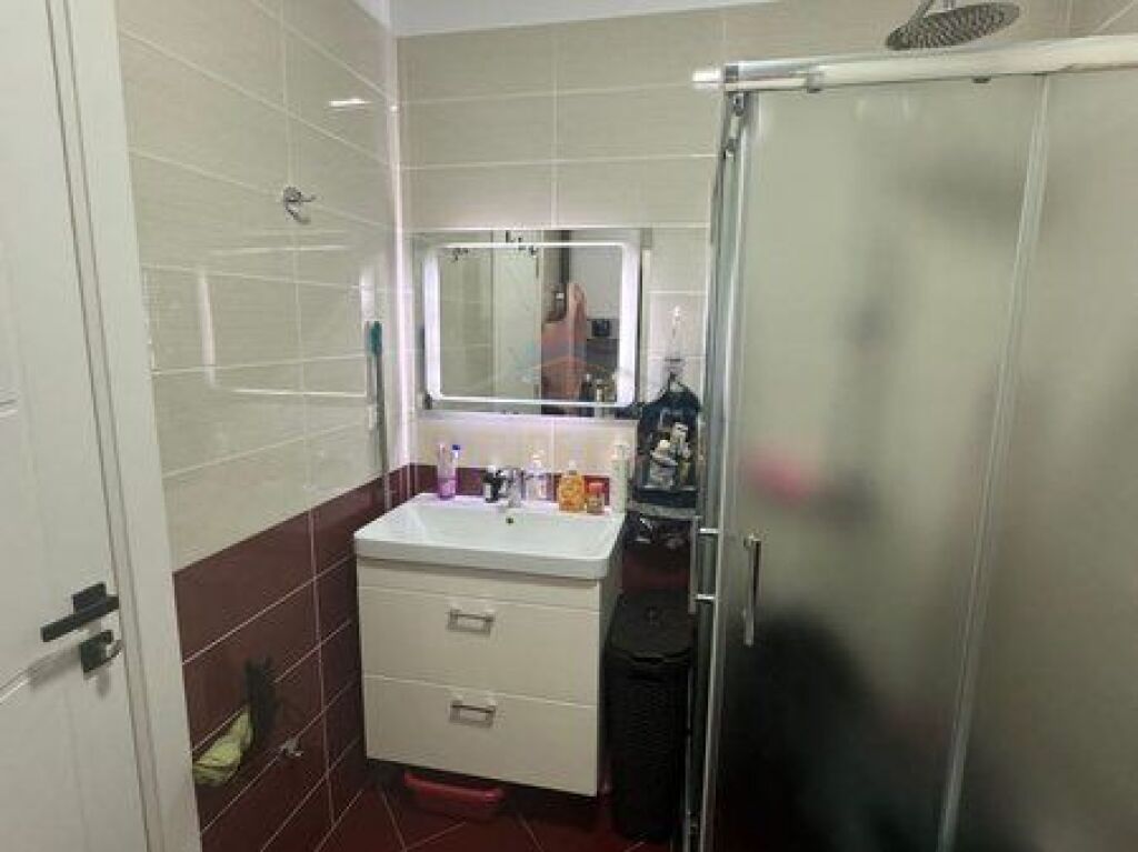 In vendita, Appartamento 1+1, Komuna e Parisit, Tirana.