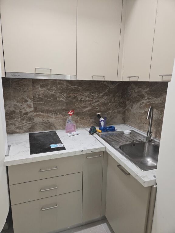 Ambient zyrash per qira tek 9-Kateshet.