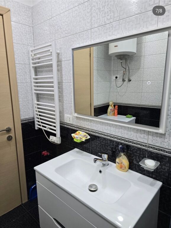 1+1,i mobiluar te ish restorant durresi,650 euro me parkim