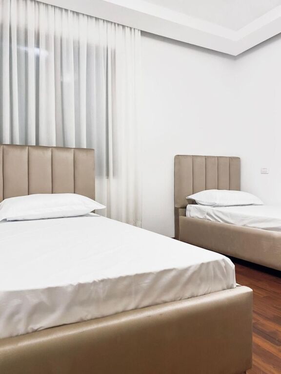 JEPET ME QERA TRIPLEX + 2 GARAZHE, VILA E ZOGUT, DURRES.