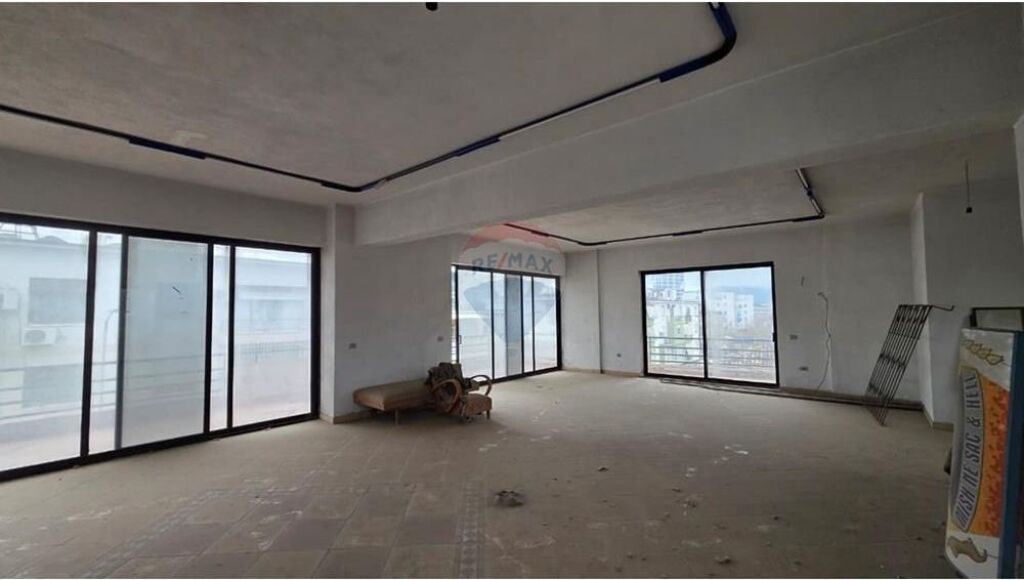 🏡 Vilë – Për Shitje – Rruga Ali Demi, Vlorë