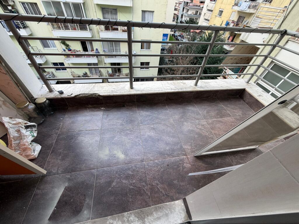 Jepet me qera 1+1 Pallatet Cabej