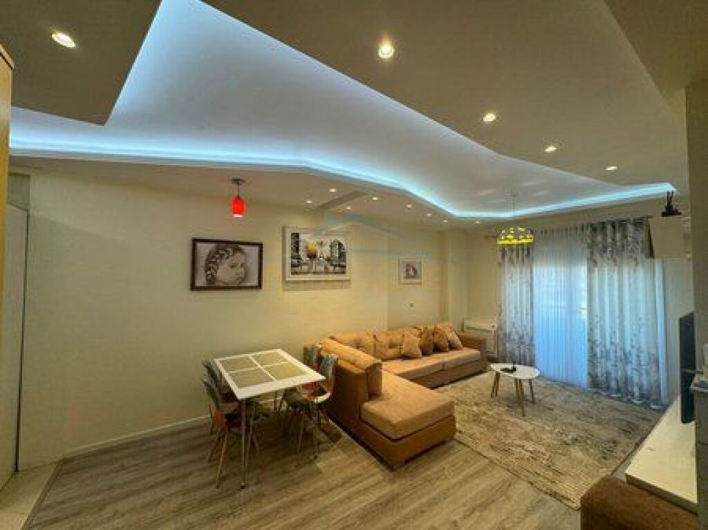 In vendita, Appartamento 1+1, Komuna e Parisit, Tirana.